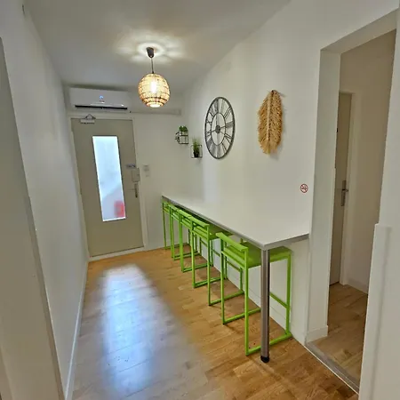 Belle 6 Tres Proche Metro Mermoz Privat bolig